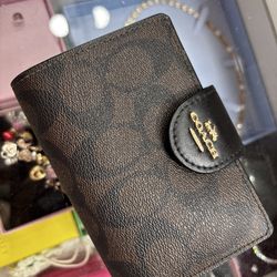 Coach wallet used once orginal $65