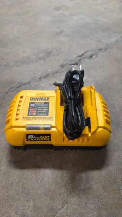 DEWALT DCB118 20V 8 Amp Fast Charger