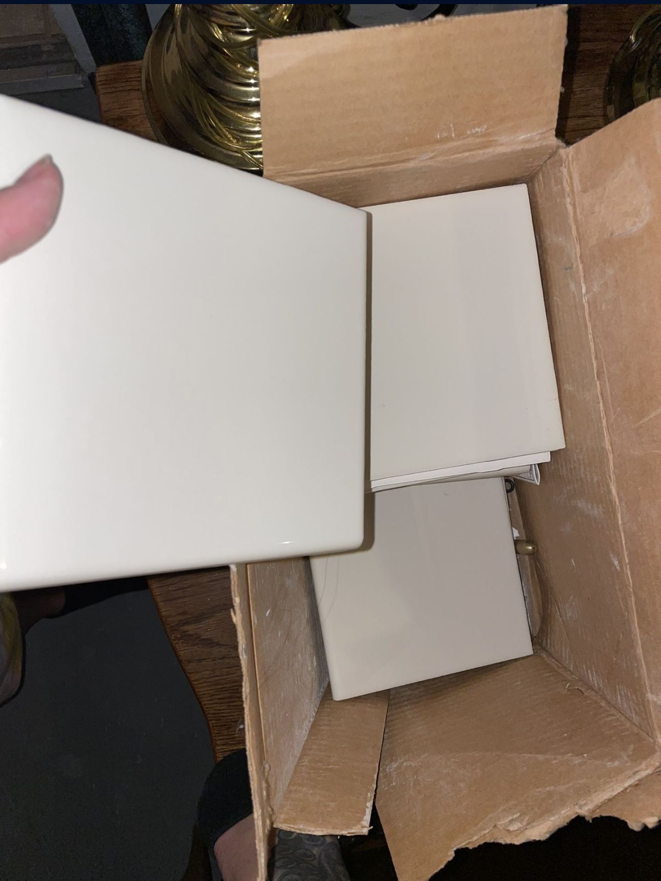 Box of tiles (glossy white)