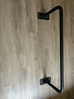 CEILING/WALL MOUNTED PULL UP BAR