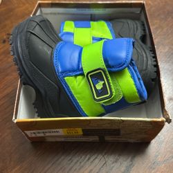 Snow Shoes Size 6 M Toddler