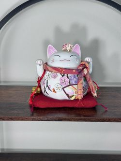Lucky cat piggy bank