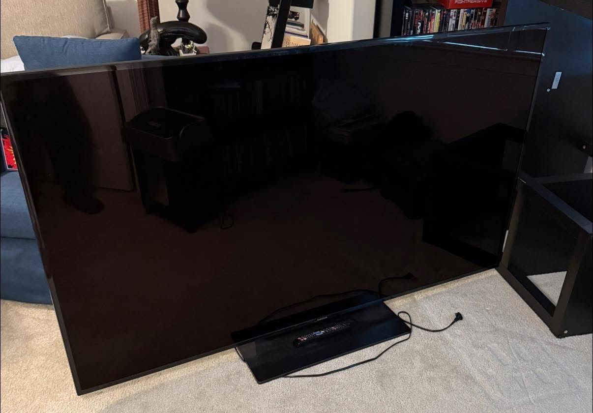 1080p 75 Inch Samsung Smart TV and TV Stand 