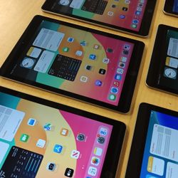 iPad 6th Generation 32 GB Like New WiFi 