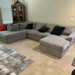 Light Grey Couch With Two Recliners 