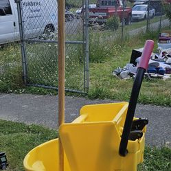 Rubbermaid yellow mop bucket 
