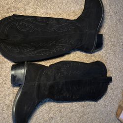Black Boots 