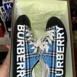 Burberry Low Size 8