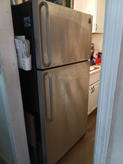 Refrigerator 