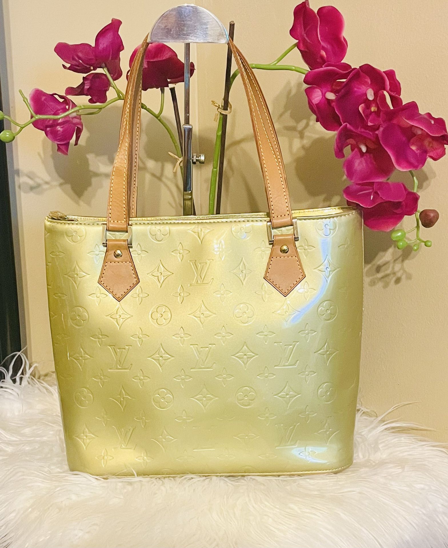 Louis Vuitton Vernis Gris Shoulder Bag