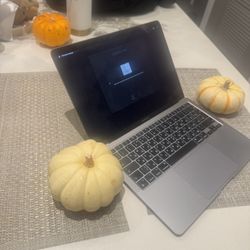 MacBook Air M1 (2020) – Excellent Condition