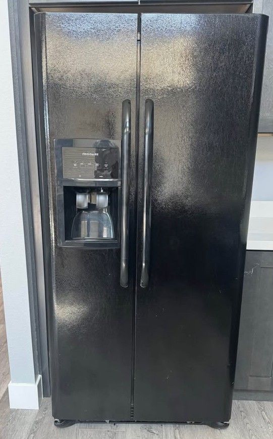 Frigidaire Side By Side Fridge/ Freezer