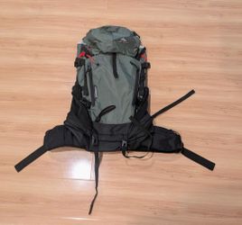 NEW High Sierra Pathway 2.0 60L Backpack with Tags Hiking Forest Green back pack camping Bag
