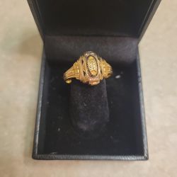 10 K Gold Class Ring.  Weight Is 4 Grams 