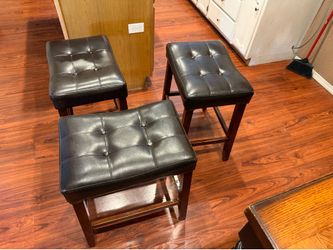 3 bar stools good condition
