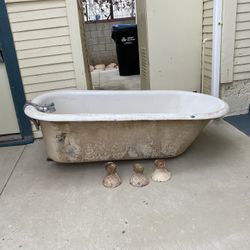 CLAW FOOT TUB