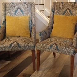 2 Living Room Chairs 