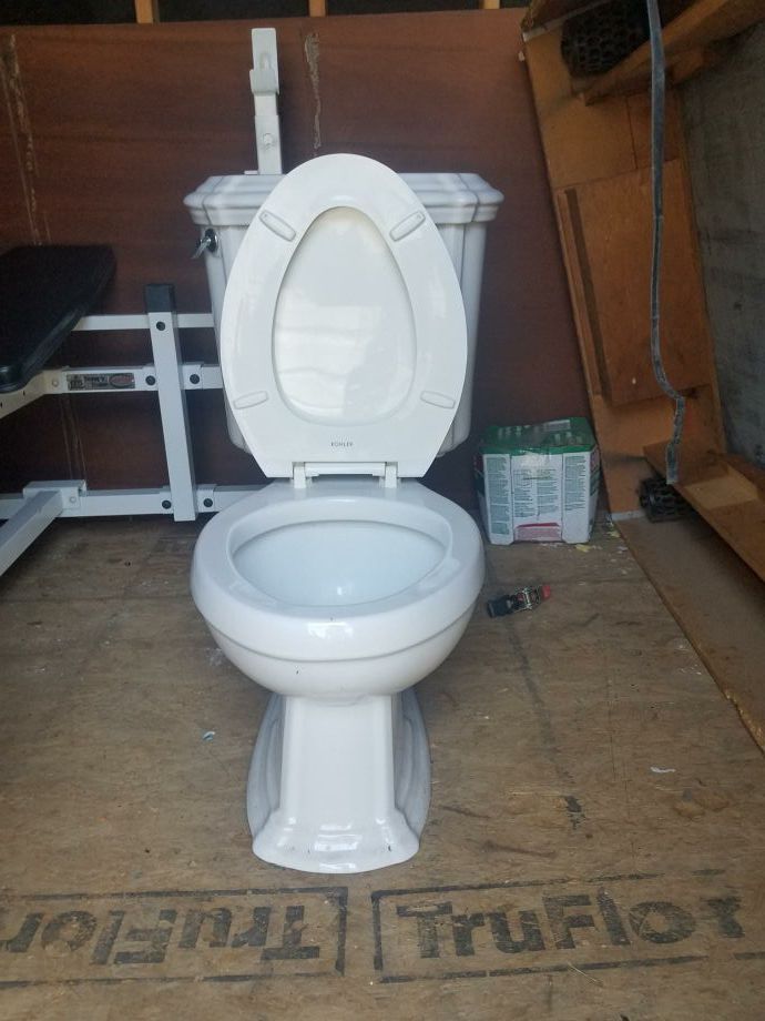 Kohler toilet 1.6 gallon/ 6 liters per flush for Sale in Converse, TX OfferUp