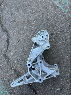 Ac compressor bracket