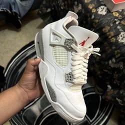 Air Jordan 4 “White Oreo”