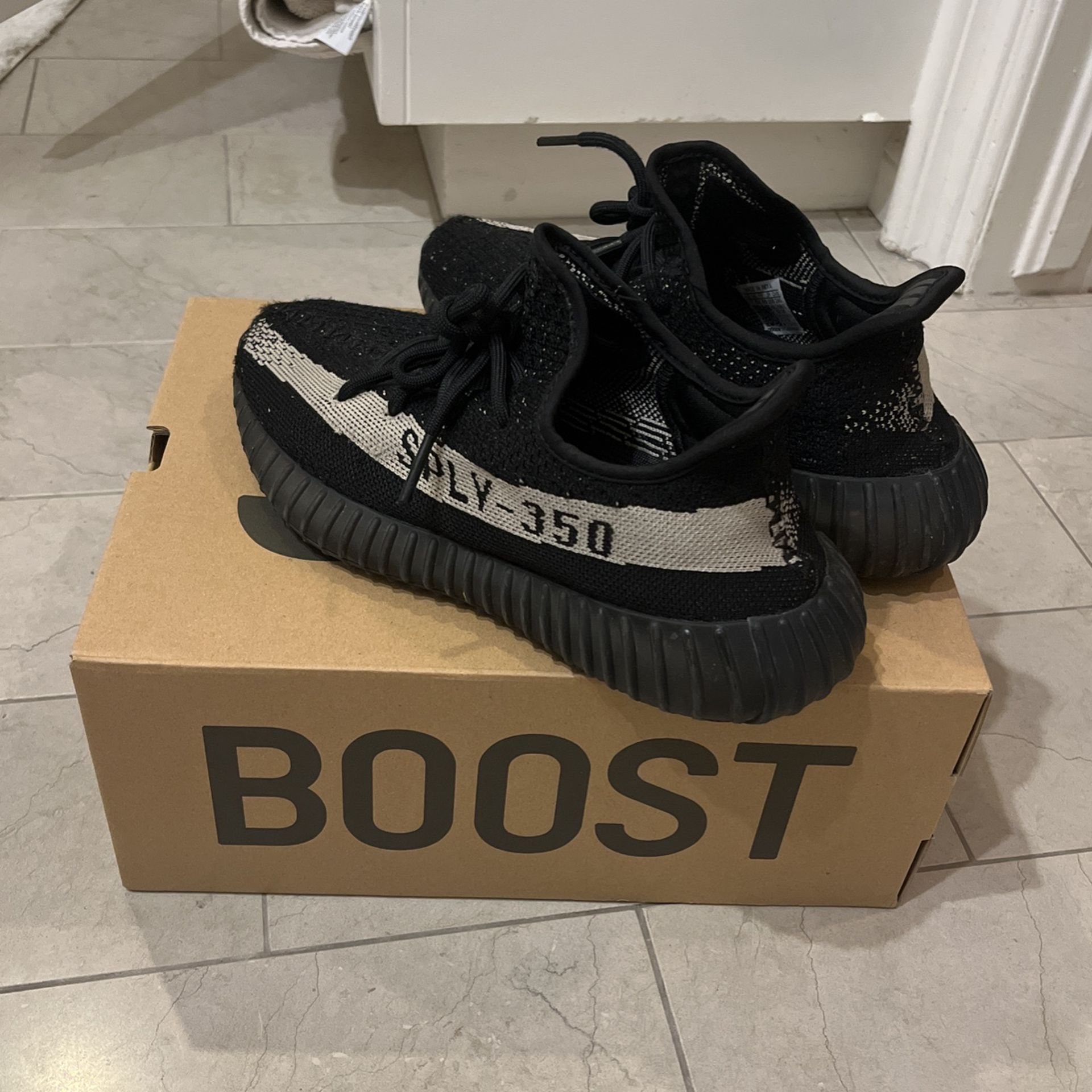 Adidas Yeezy 350 Oreos Size 7men