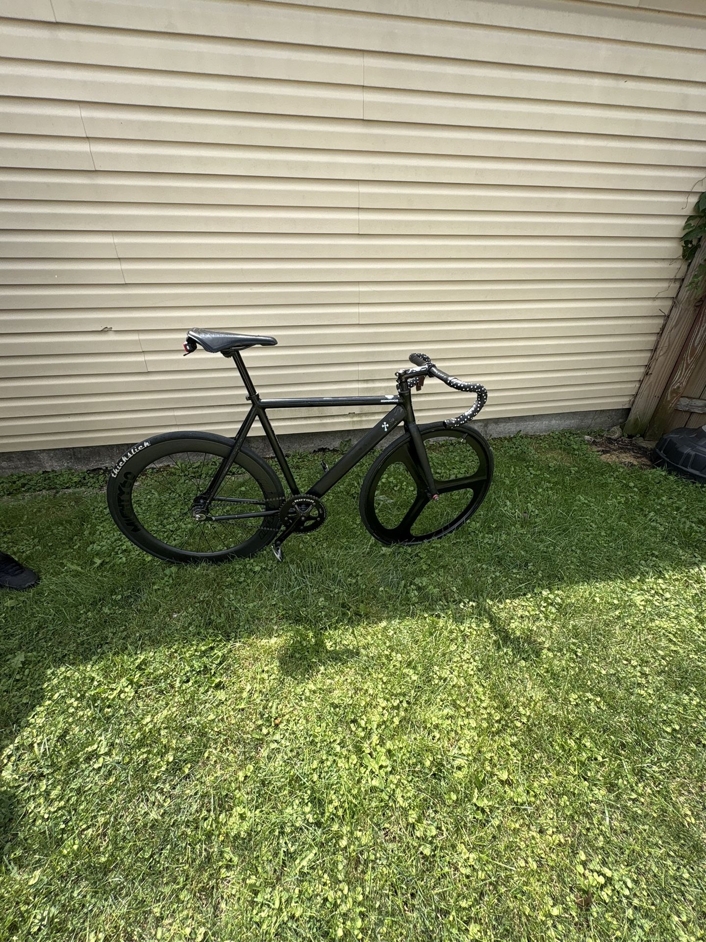 Black 6ku Urban Track