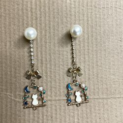 pearl cat earrings 
