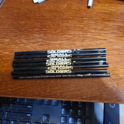 Small Soldiers 7 Pencils Brand New