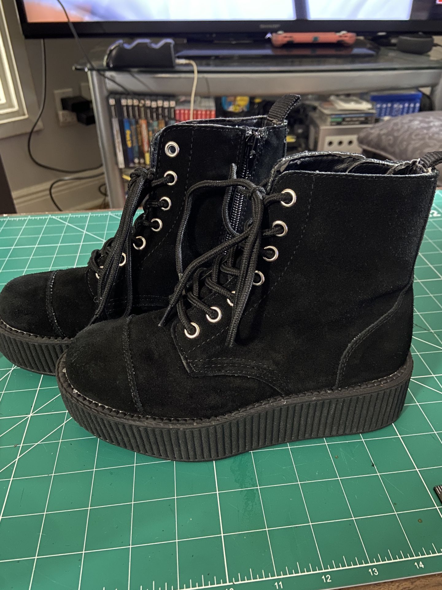 TUK Black Suede Viva Mondo Boots US5