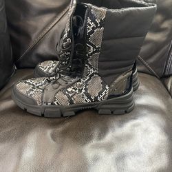 Snow Boots Size 11 In Women 
