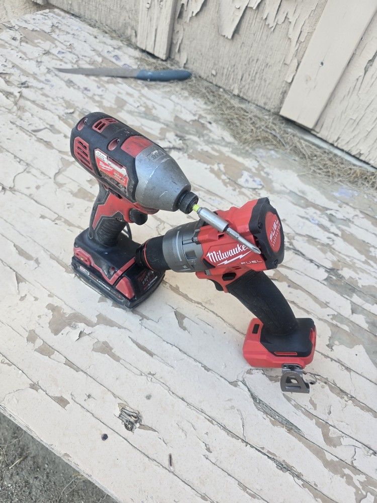 Milwauke Drills Two Batterys And Charger