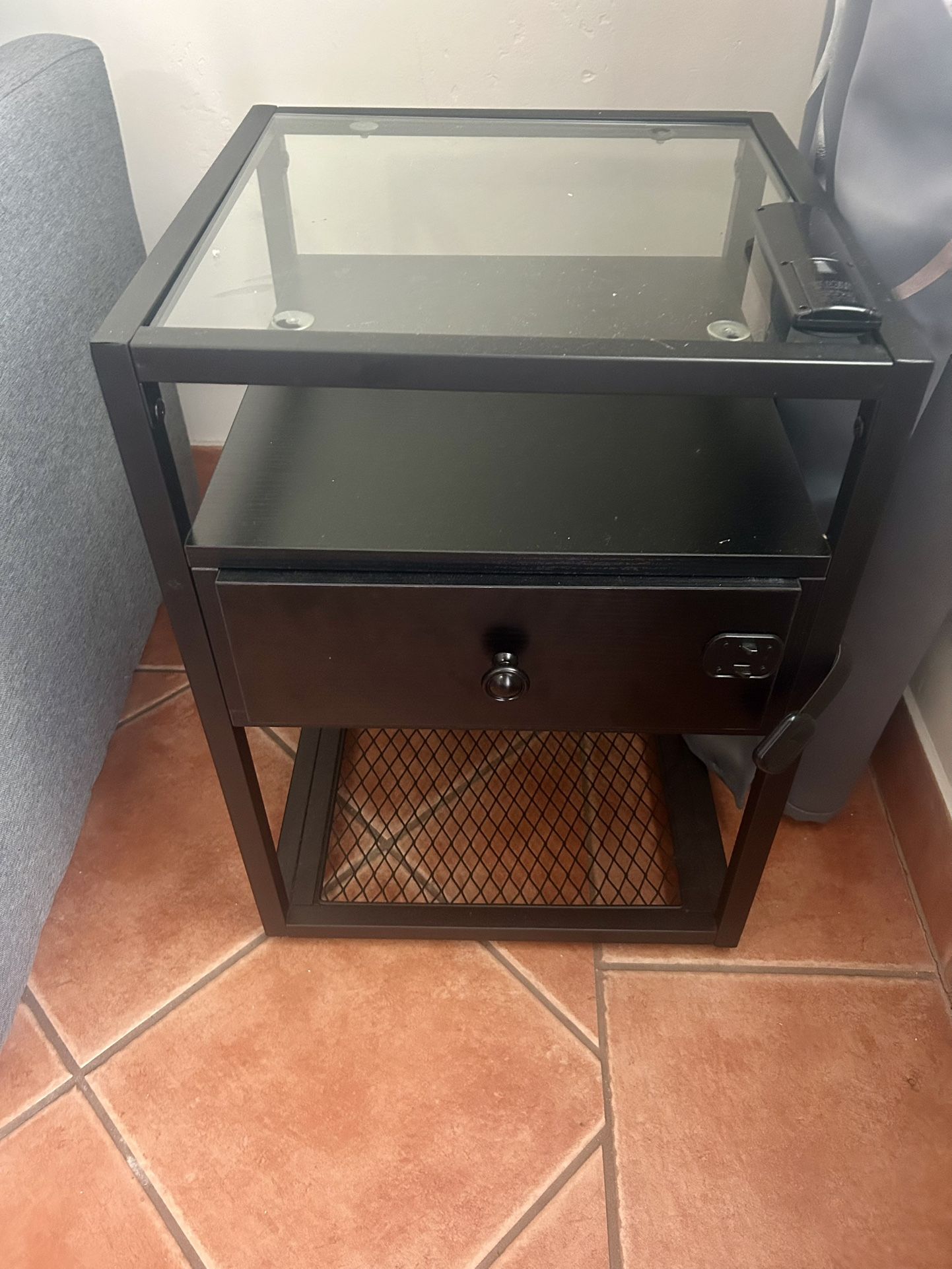 Nightstand/end Tables (2)