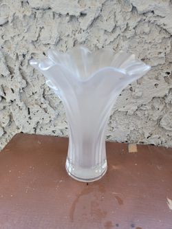 Frosted Teleflora Ruffled Flared Flower Glass Decor Vase 7 3/4”
