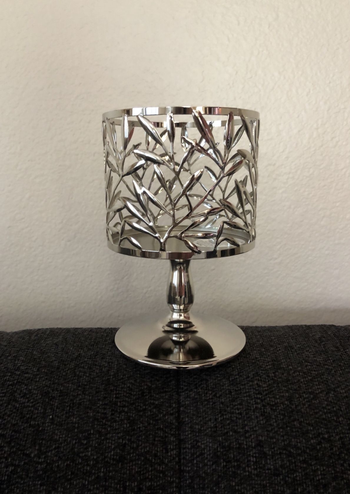 Vine Leaf Pedestal 3-Wick Candle Holder