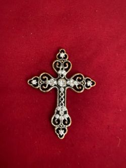 Cross pendant