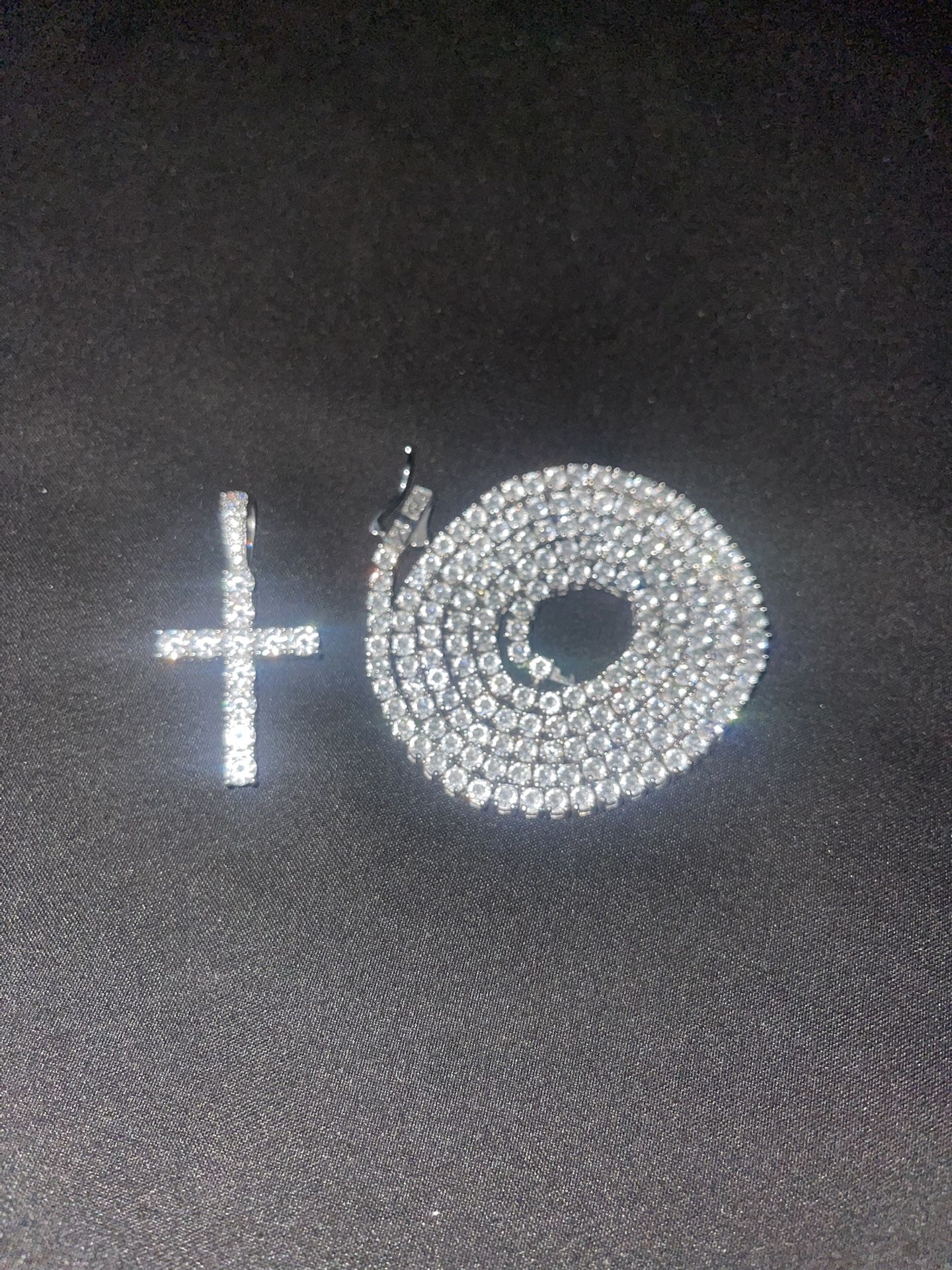 ICED OUT TENNIS CHAIN + CROSS PENDANT (GLD)