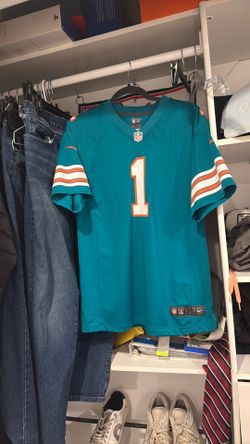 Tua Tagovailoa Jersey fits a men’s size L