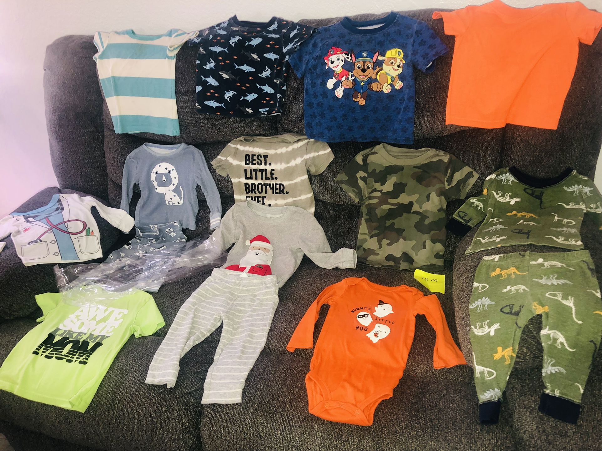 Bundle Of Baby Clothes 12 Months All For $4