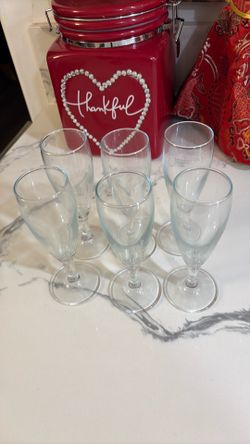 6 champagne glasses.
