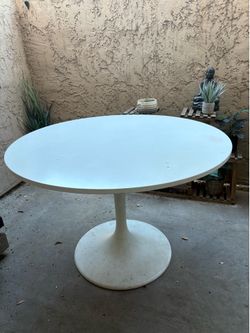 Tulip Table and Chairs