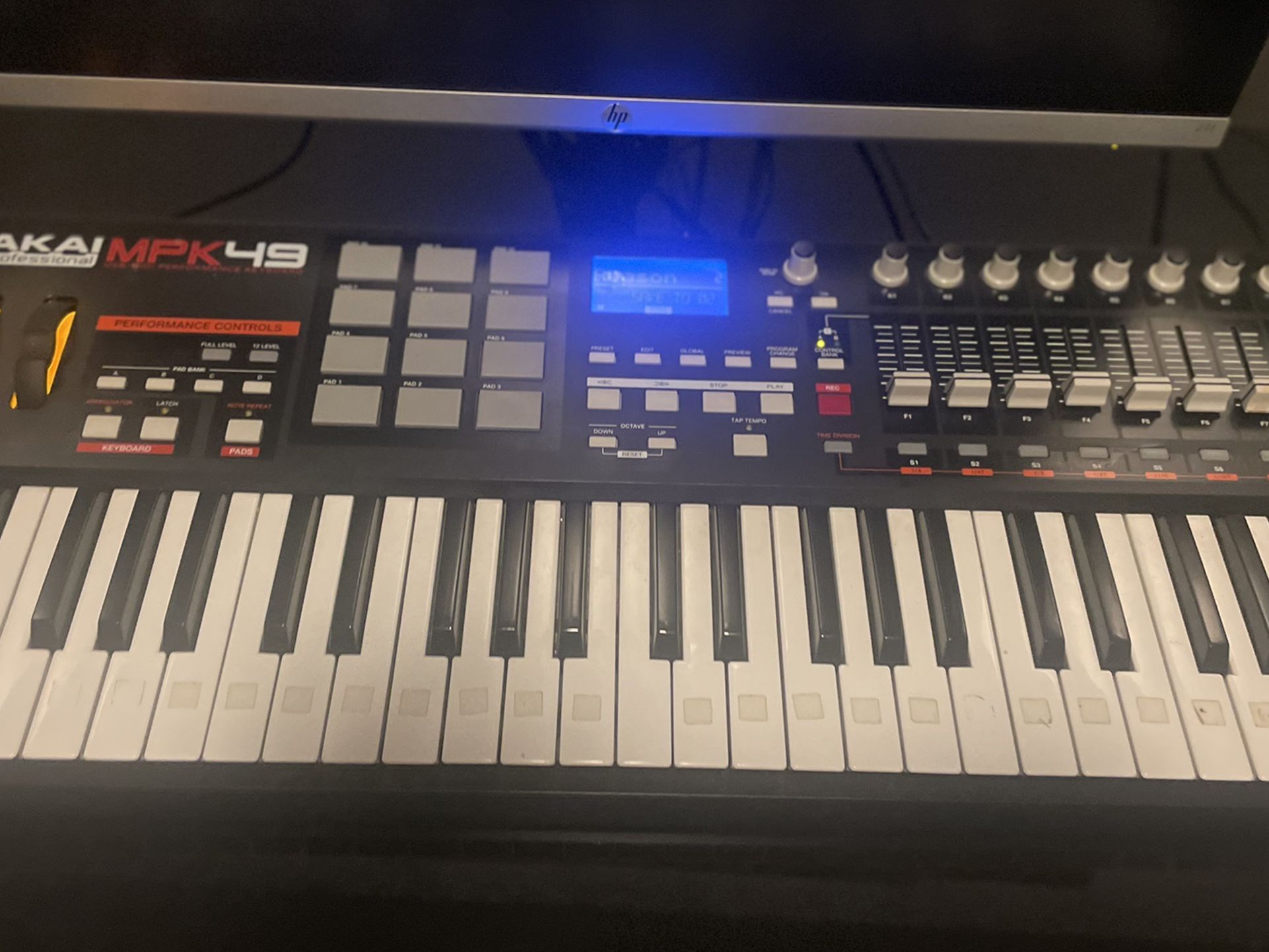MPK 49 MIDI Controller / Keyboard