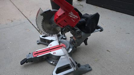Milwaukee Fuel Cordless Sliding Miter Saw