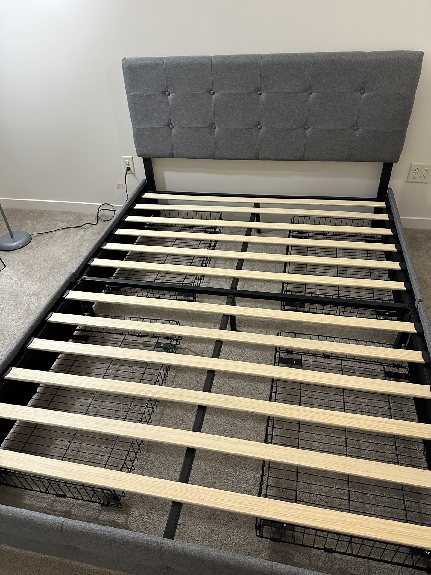 Bed frame BED FRAME - BED QUEEN SIZE with 4 storage drawers can be dismantled