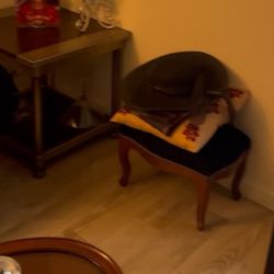 Living set . Comes with a mirror.