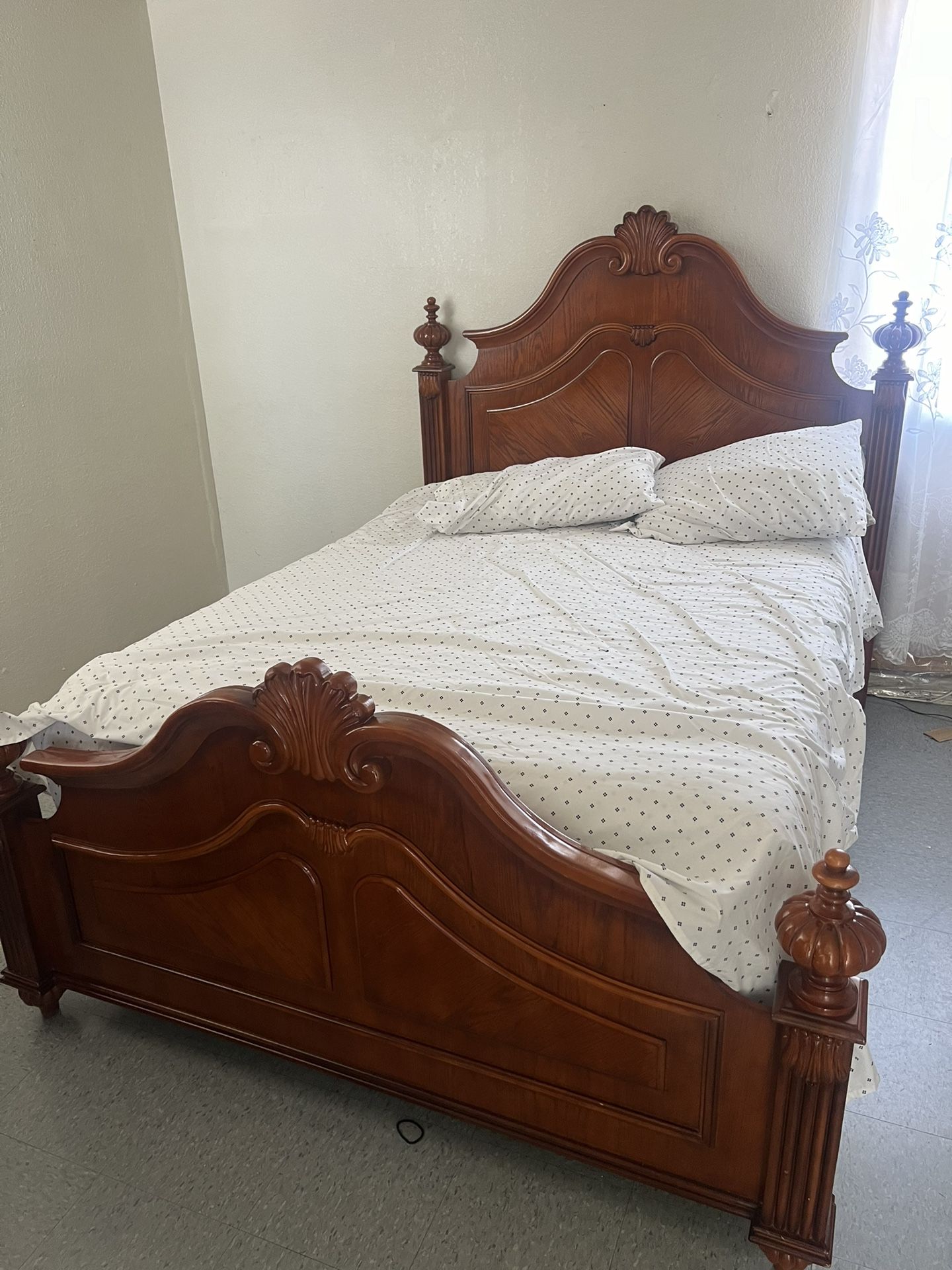 Bed frame Queen