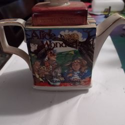 Alice In Wonderland Teapot 