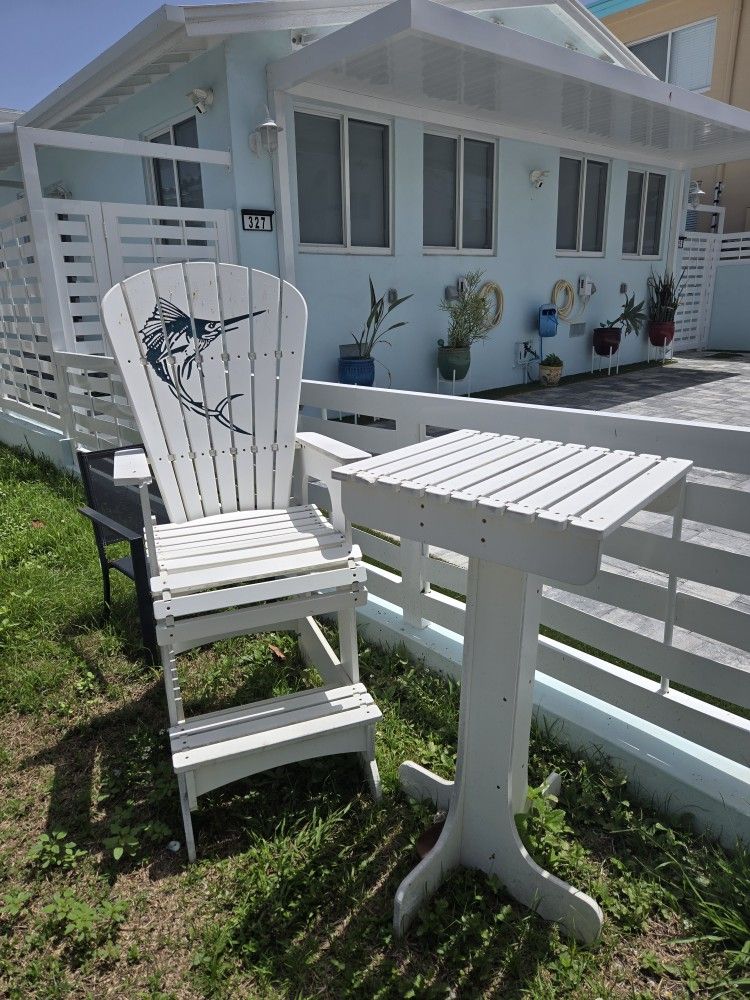 Sailfish LIFEGAURD CHAIR AND TABLE