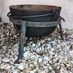 1800s Cast Iron Butchering Kettle Pot