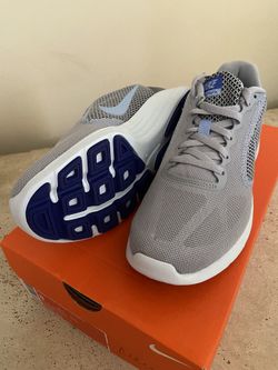 NEW women’s Nike Running Sneakers 