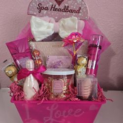 Michael Kors Purse And Spa Basket